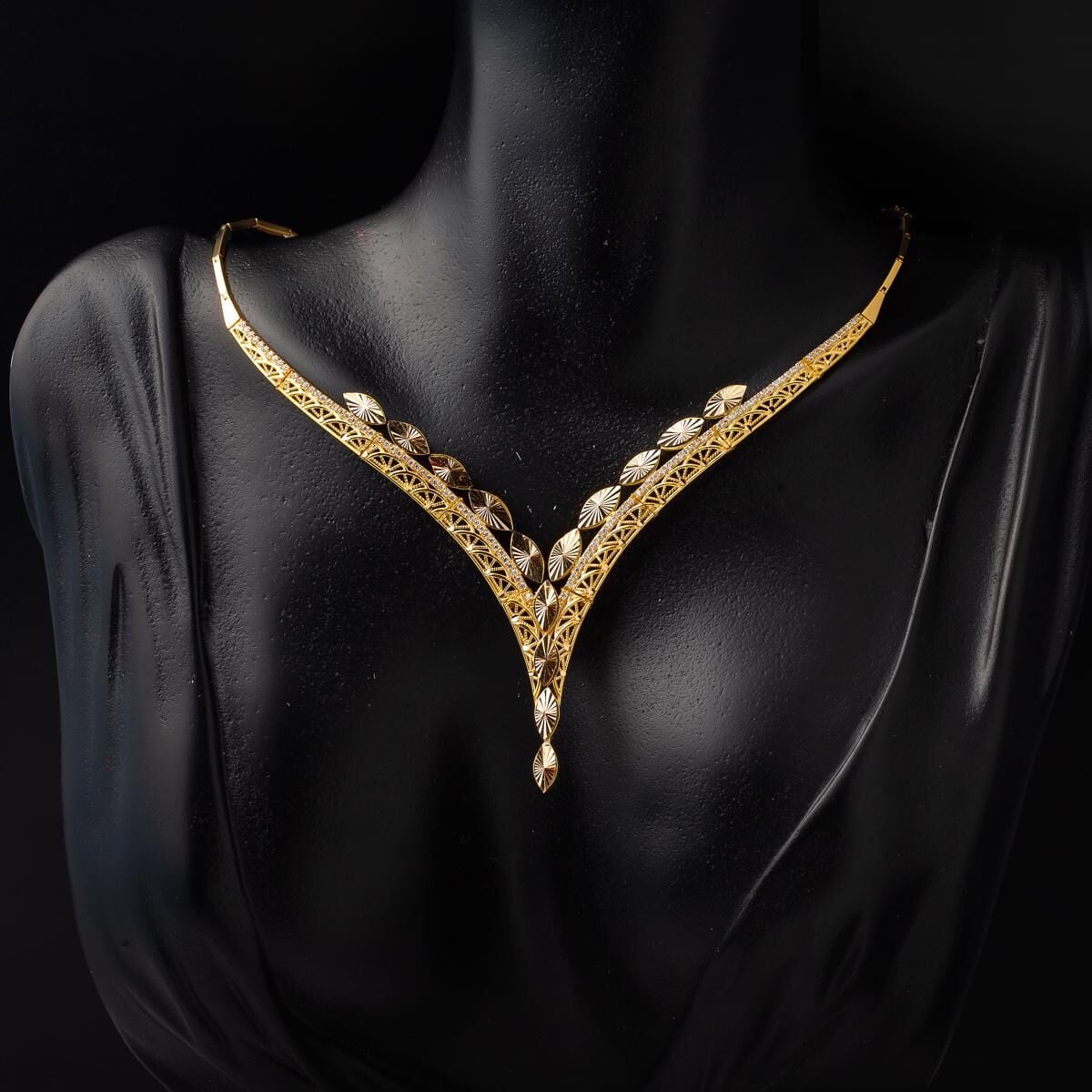 22K Yellow Gold Eye Cubic Zirconia Collar Necklace