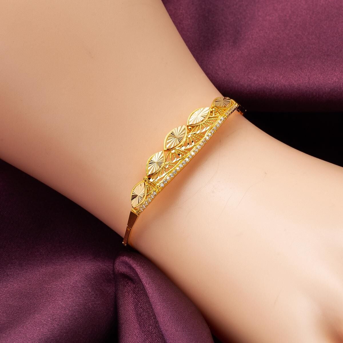 22K Yellow Gold Eye Jewelry Set