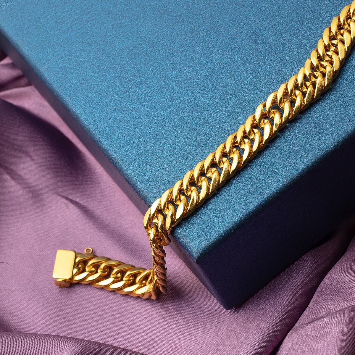 22K Yellow Gold Curb Bracelet (21.15 g)