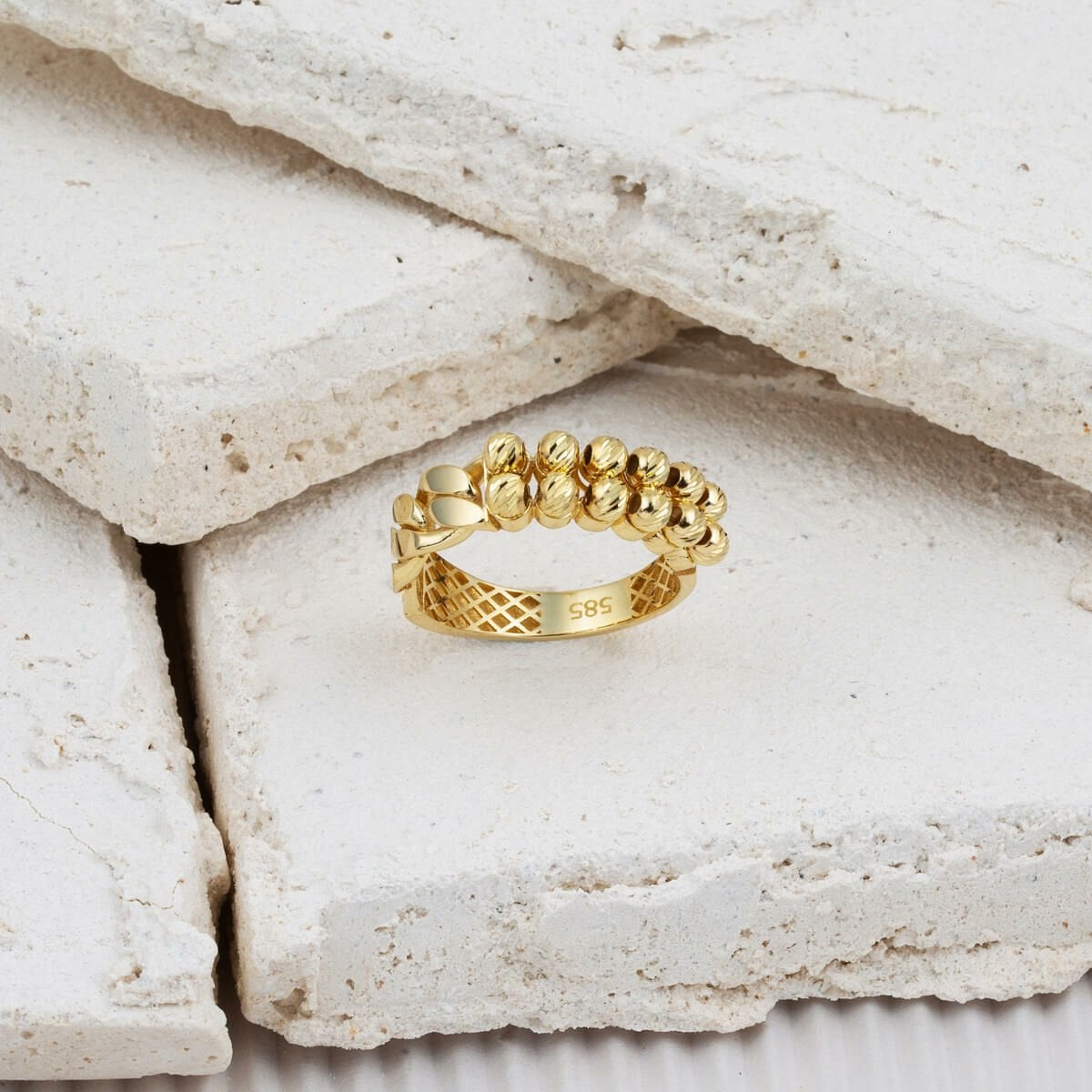 14K Yellow Gold Curb Gold Bead Design Ring