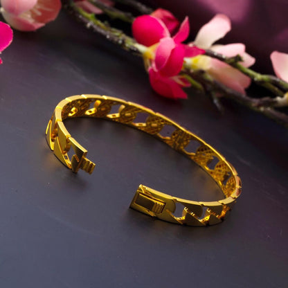 22K Yellow Gold Curb Hinged Cuff Bangle (16.86 g)