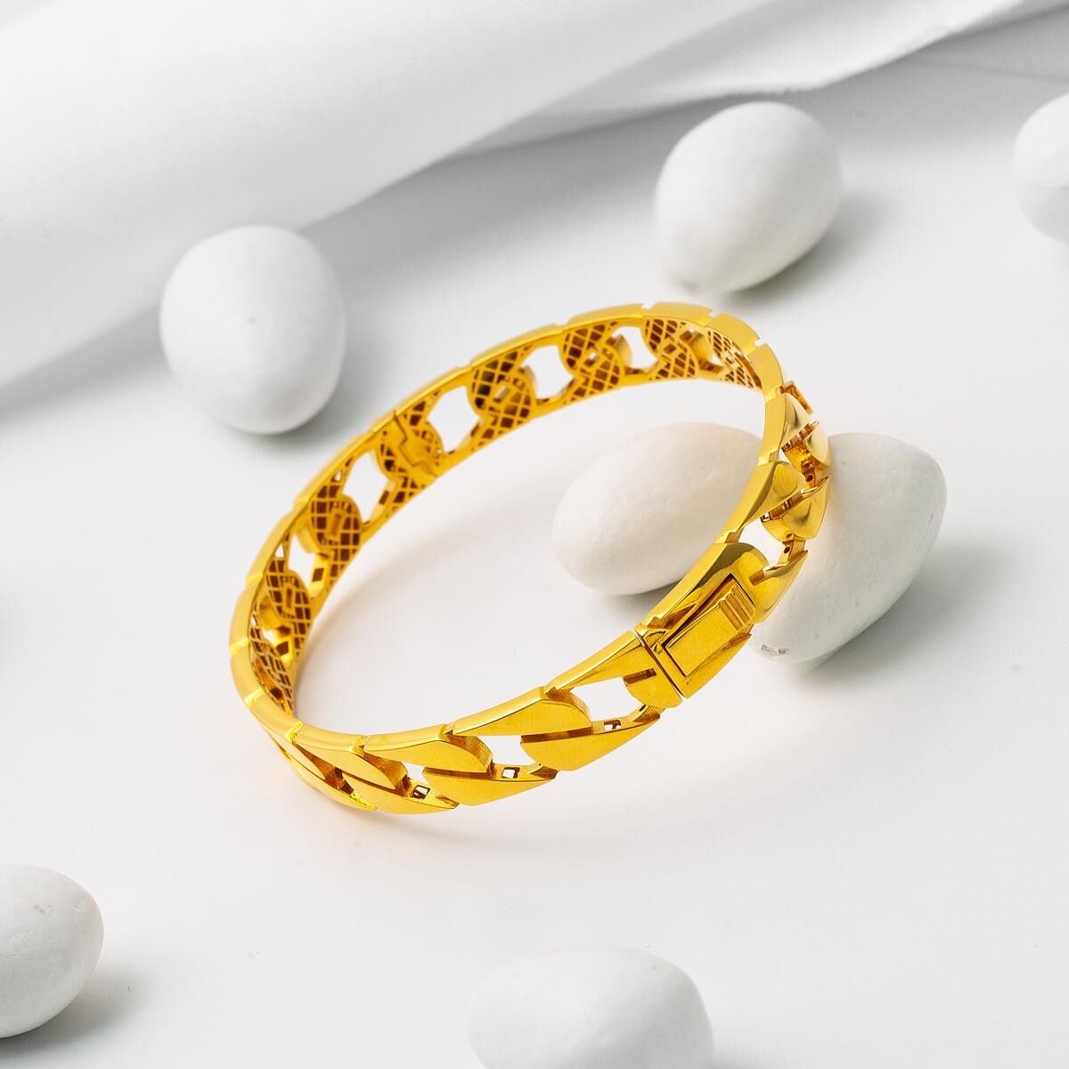 22K Yellow Gold Curb Hinged Cuff Bangle (16.86 g)
