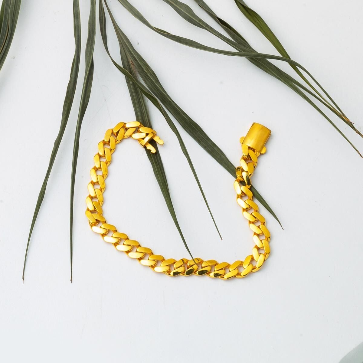 22K Yellow Gold Curb Chain Bracelet