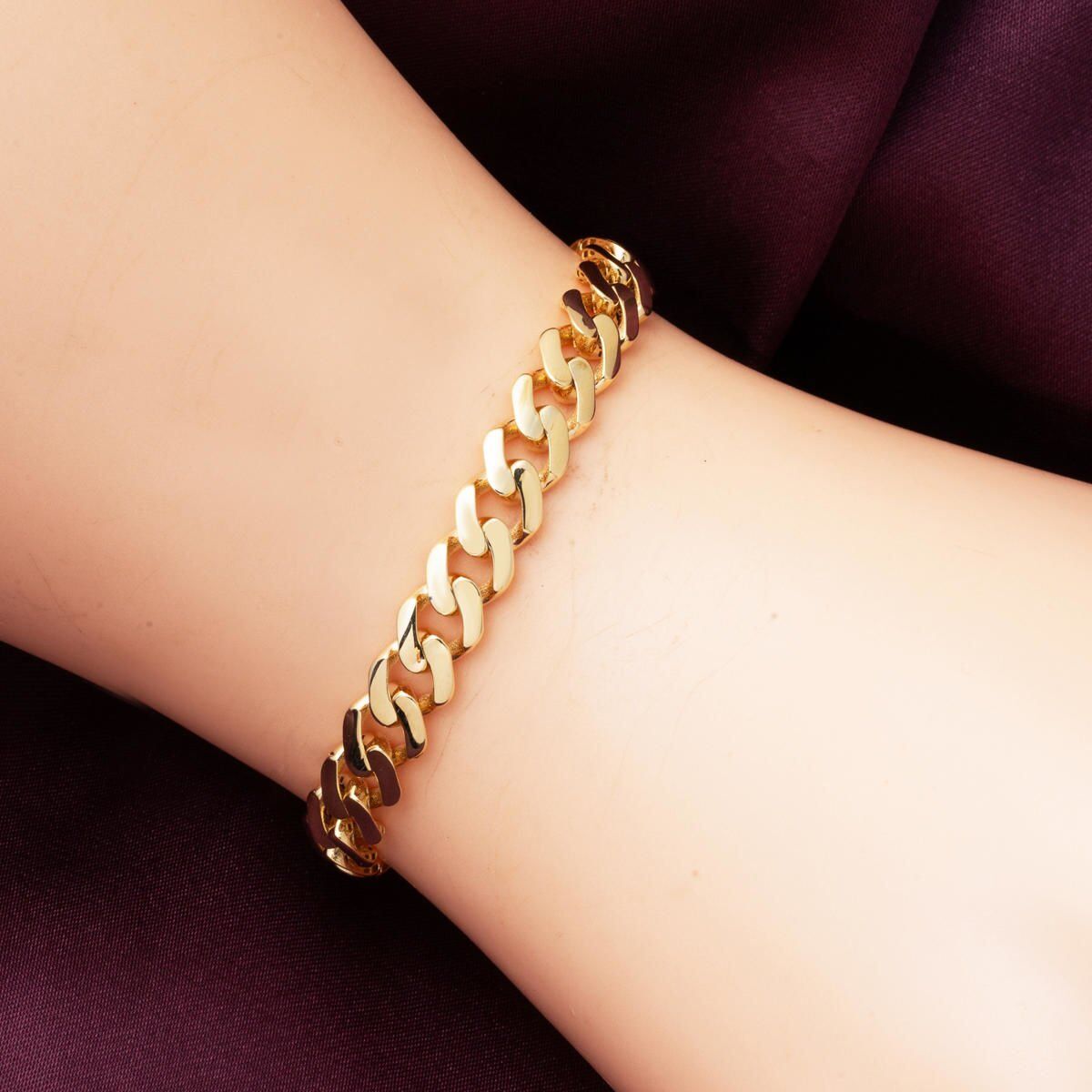 14K Yellow Gold Curb Chain Bracelet (8.3 g)