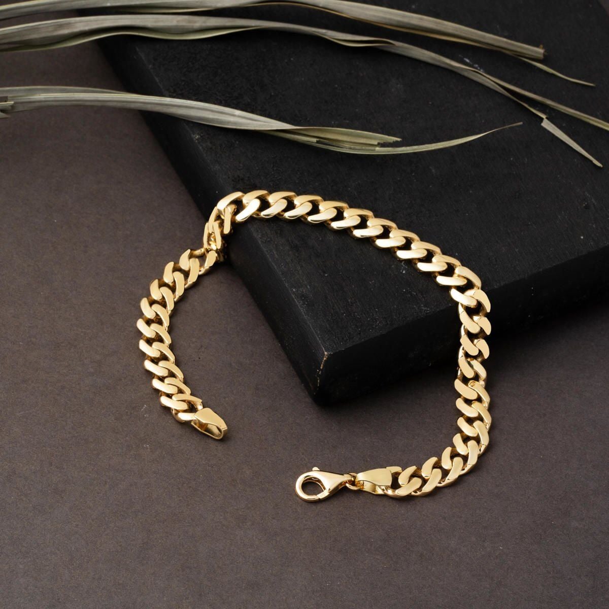 14K Yellow Gold Curb Chain Bracelet (8.3 g)