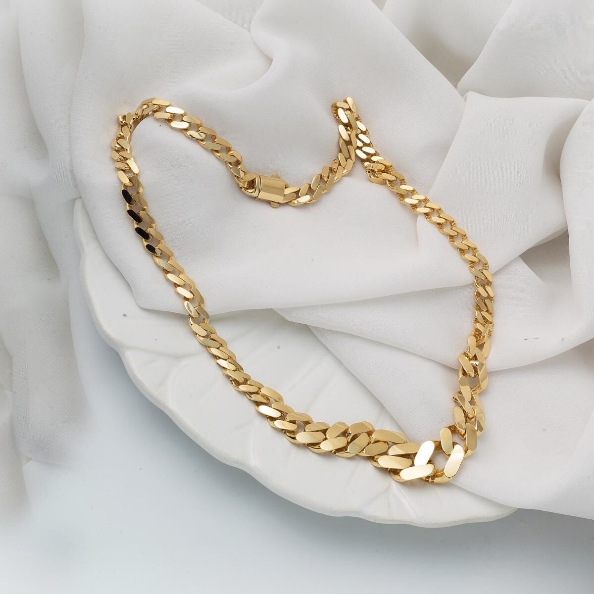14K Yellow Gold Curb Chain Collar Necklace (23.17 g)