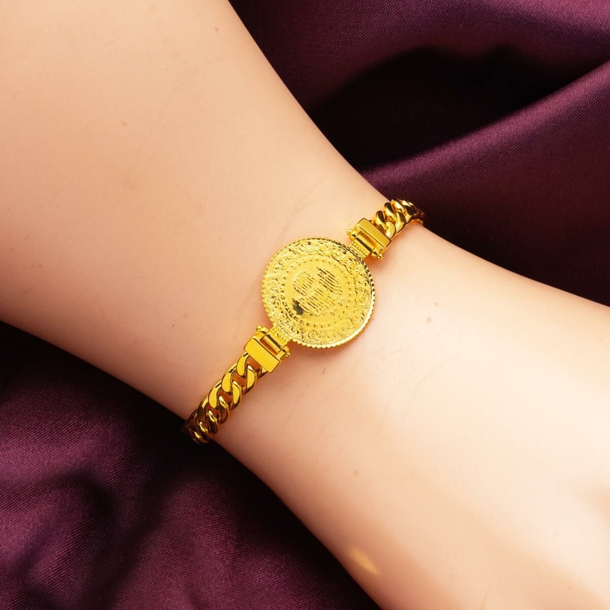 14K Yellow Gold Curb Chain Quarter Coin Bracelet (6.11 g)