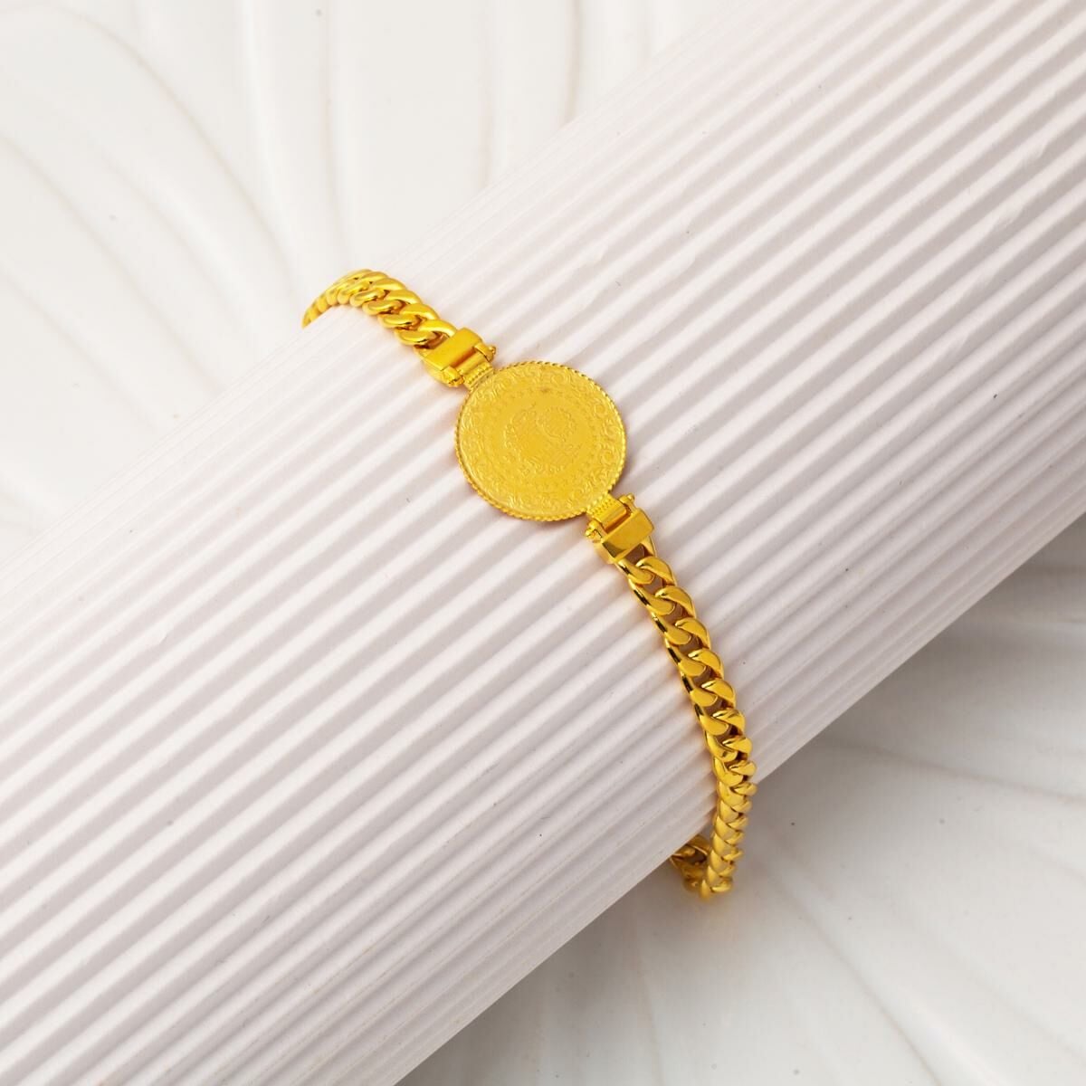 14K Yellow Gold Curb Chain Quarter Coin Bracelet (6.11 g)