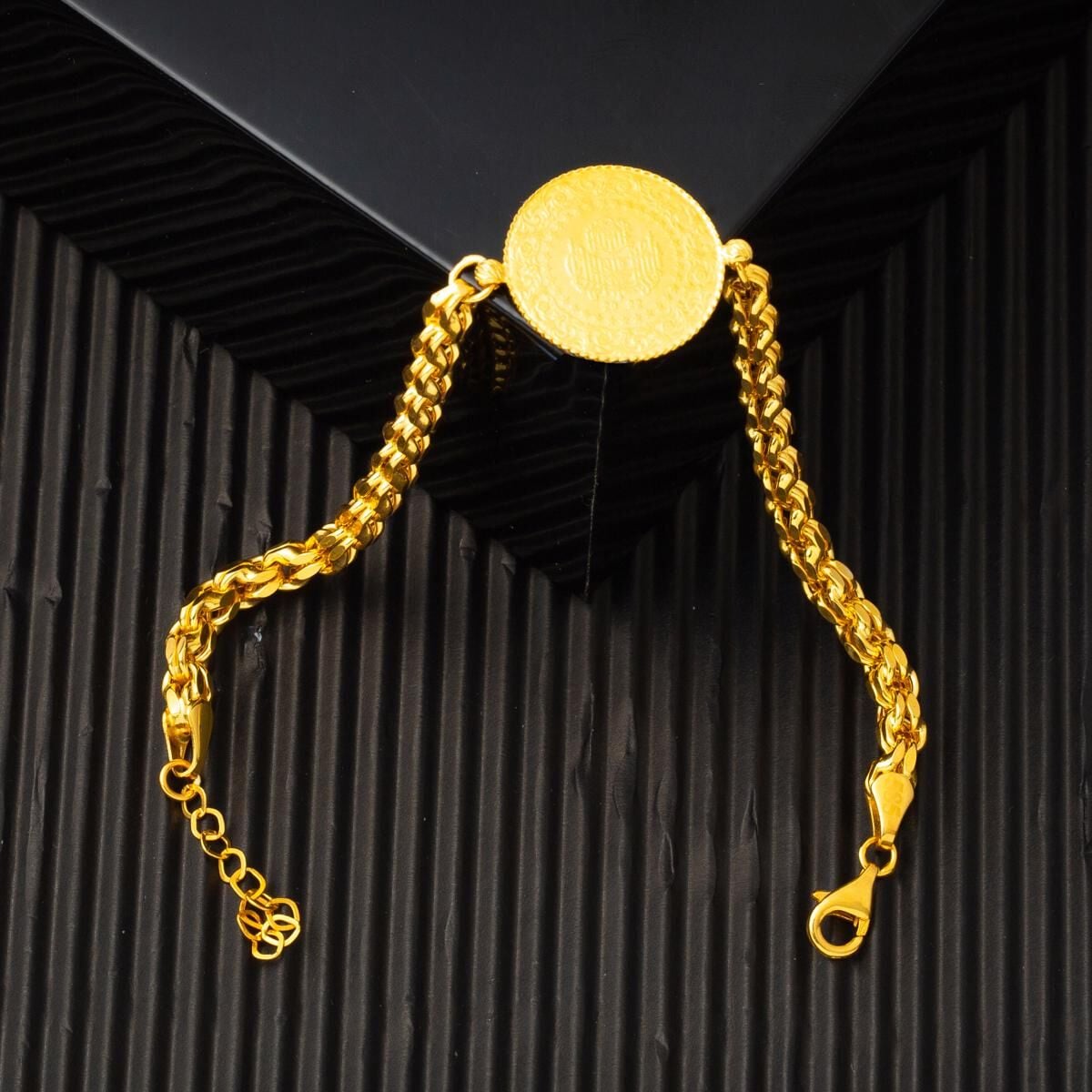 14K Yellow Gold Guverse Chain Quarter Coin Bracelet