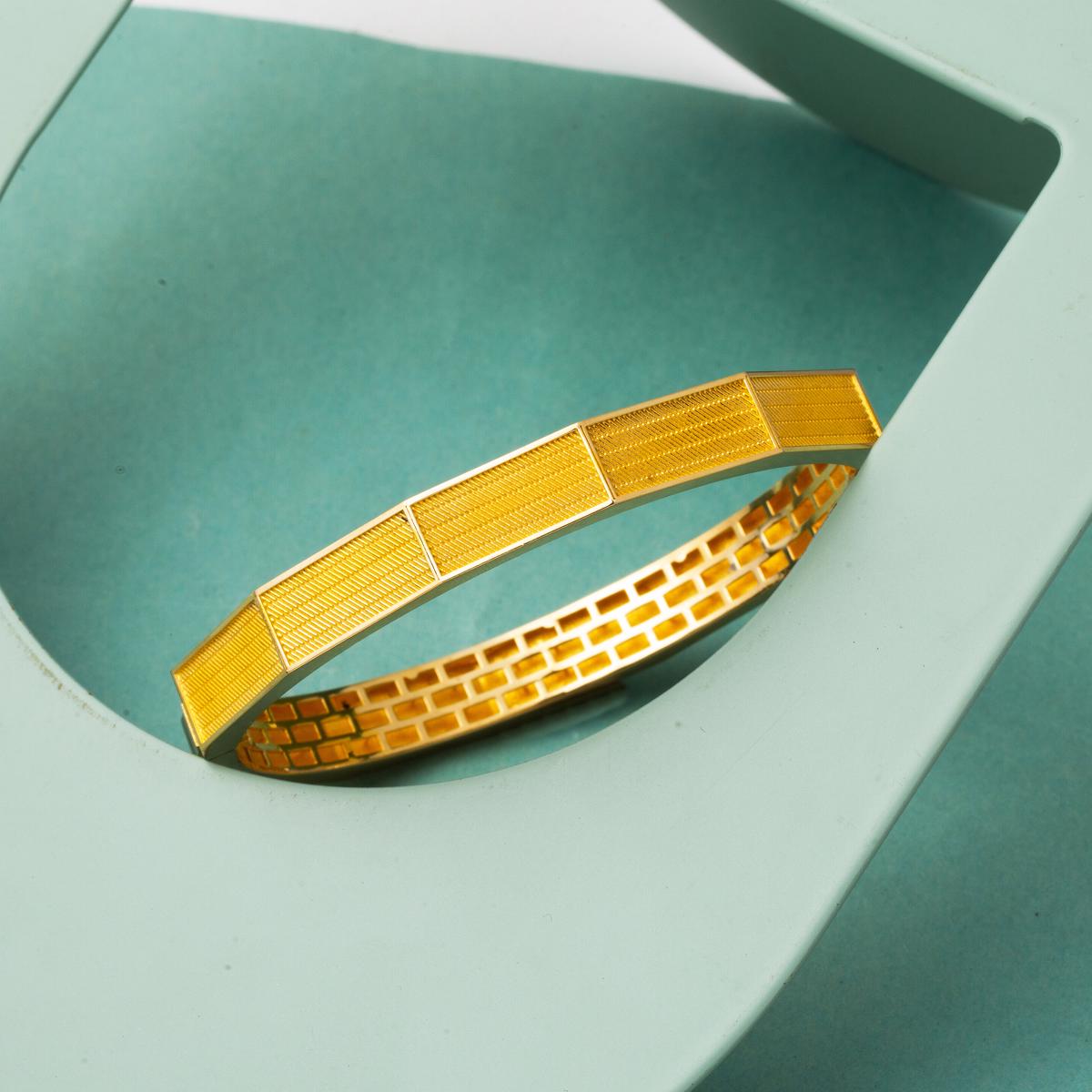 14K Yellow Gold Mesh Hinged Cuff Bangle