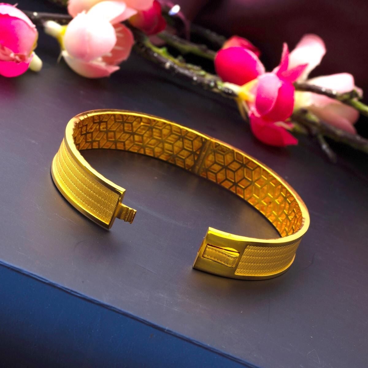 22K Yellow Gold Mesh Hinged Cuff Bangle (20.79 g)
