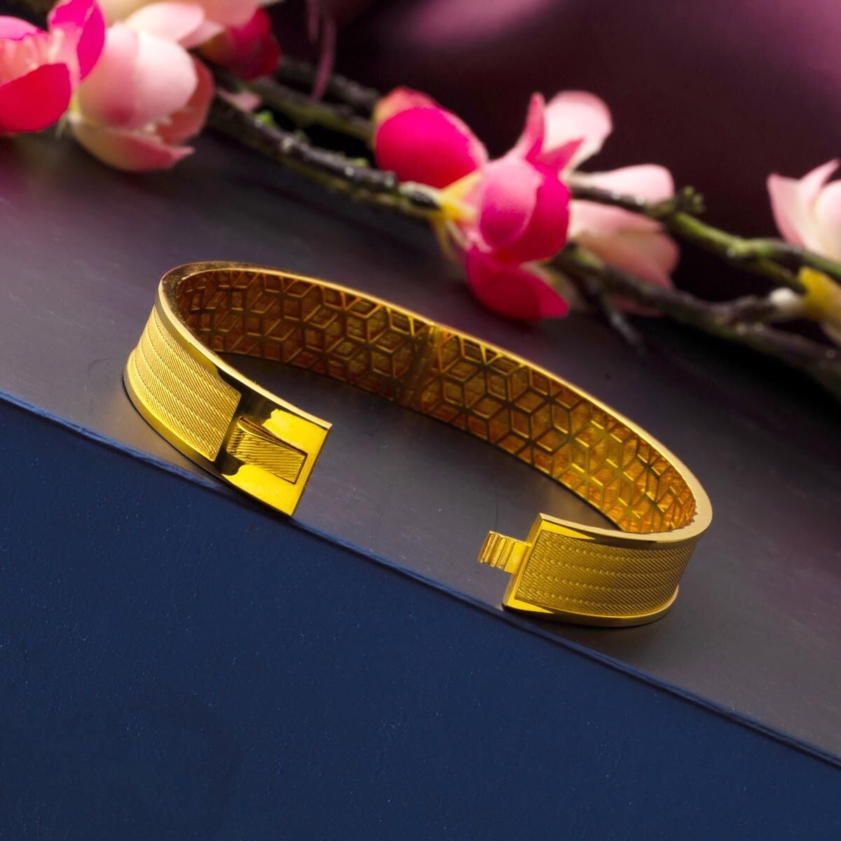 22K Yellow Gold Mesh Hinged Cuff Bangle (20.79 g)