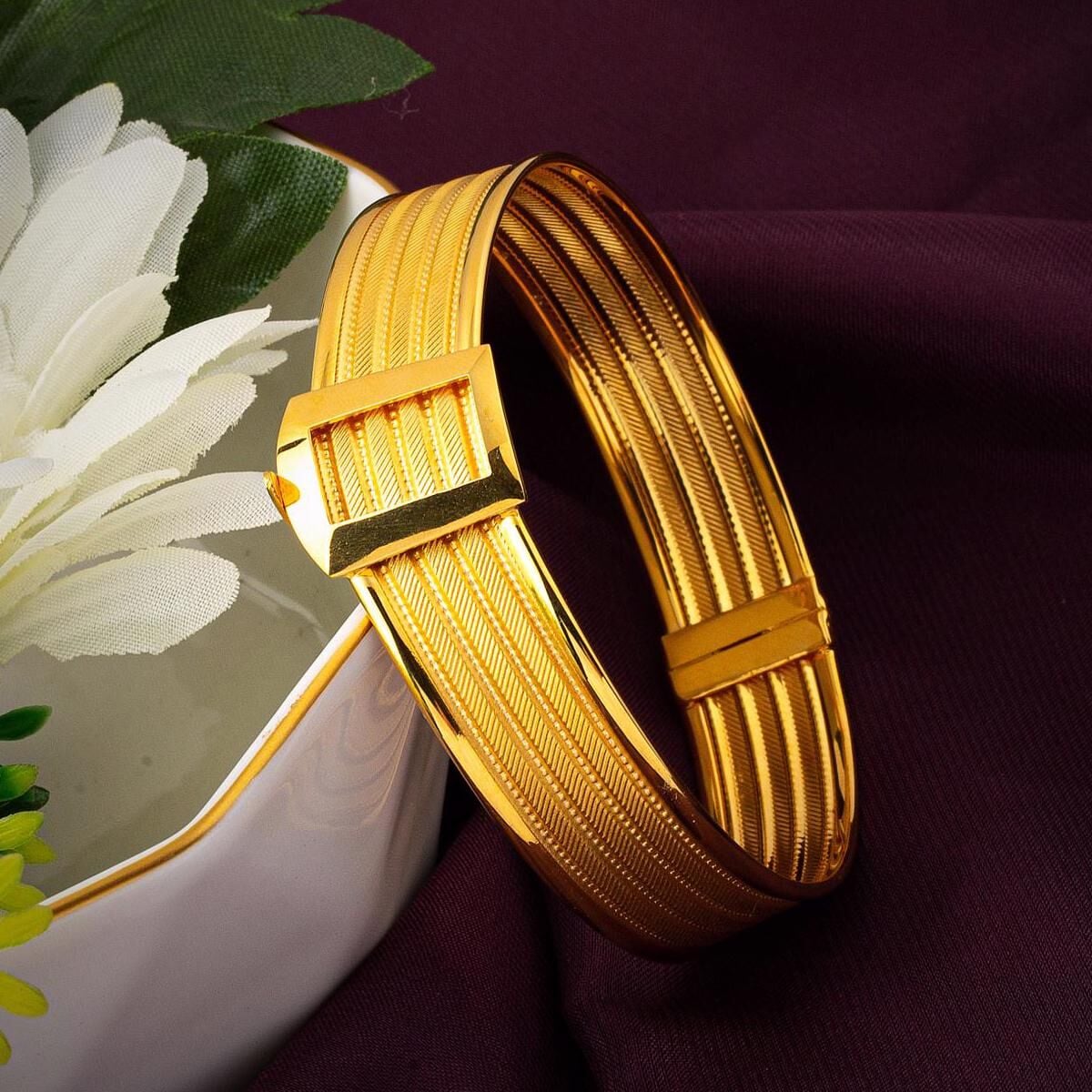 22K Yellow Gold Mesh Hinged Cuff Bangle (21.72 g)