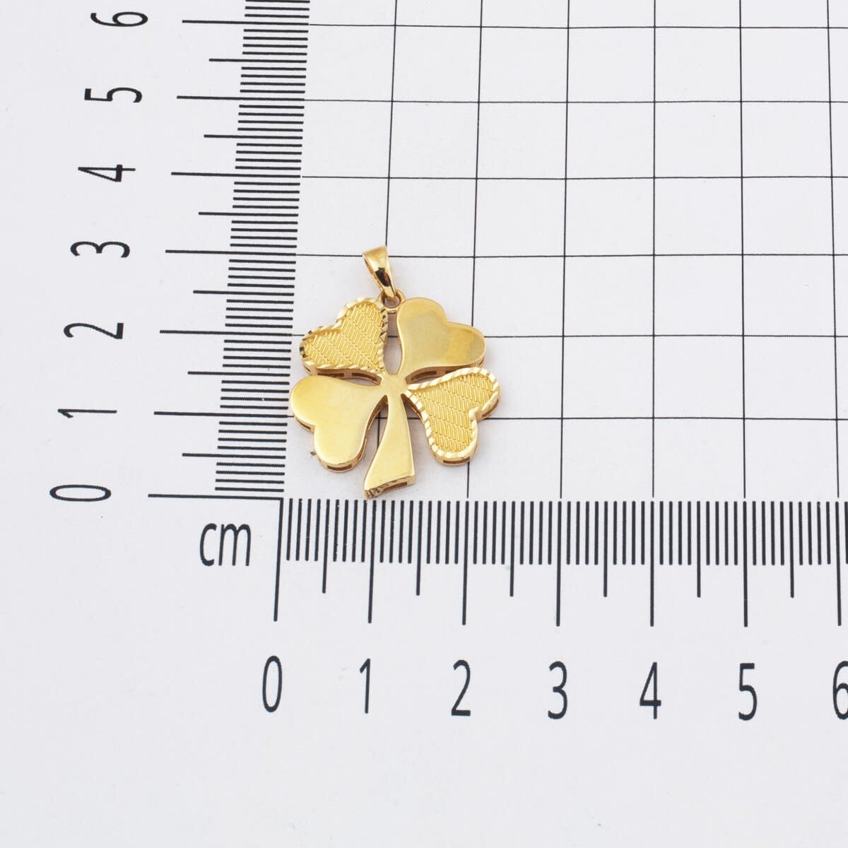 14K Yellow Gold Mesh Patterned Clover Pendant