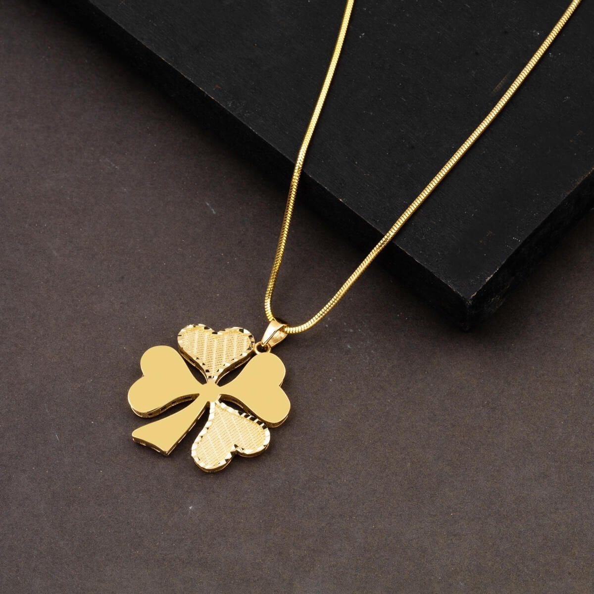 14K Yellow Gold Mesh Patterned Clover Necklace