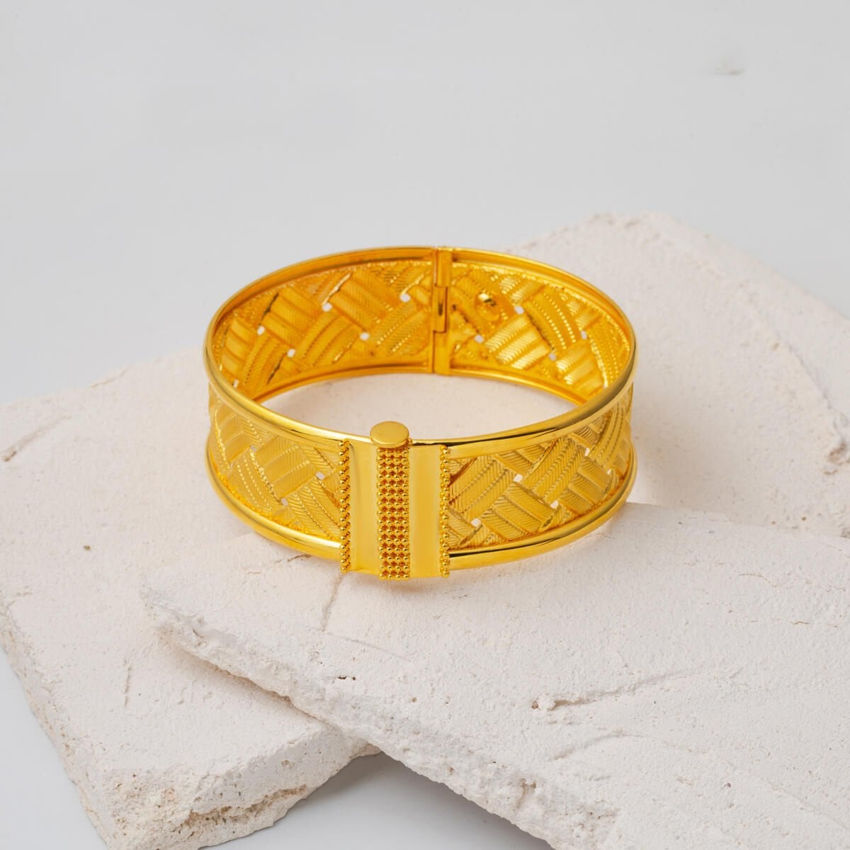 22K Yellow Gold Mesh Braided Hinged Cuff Bangle