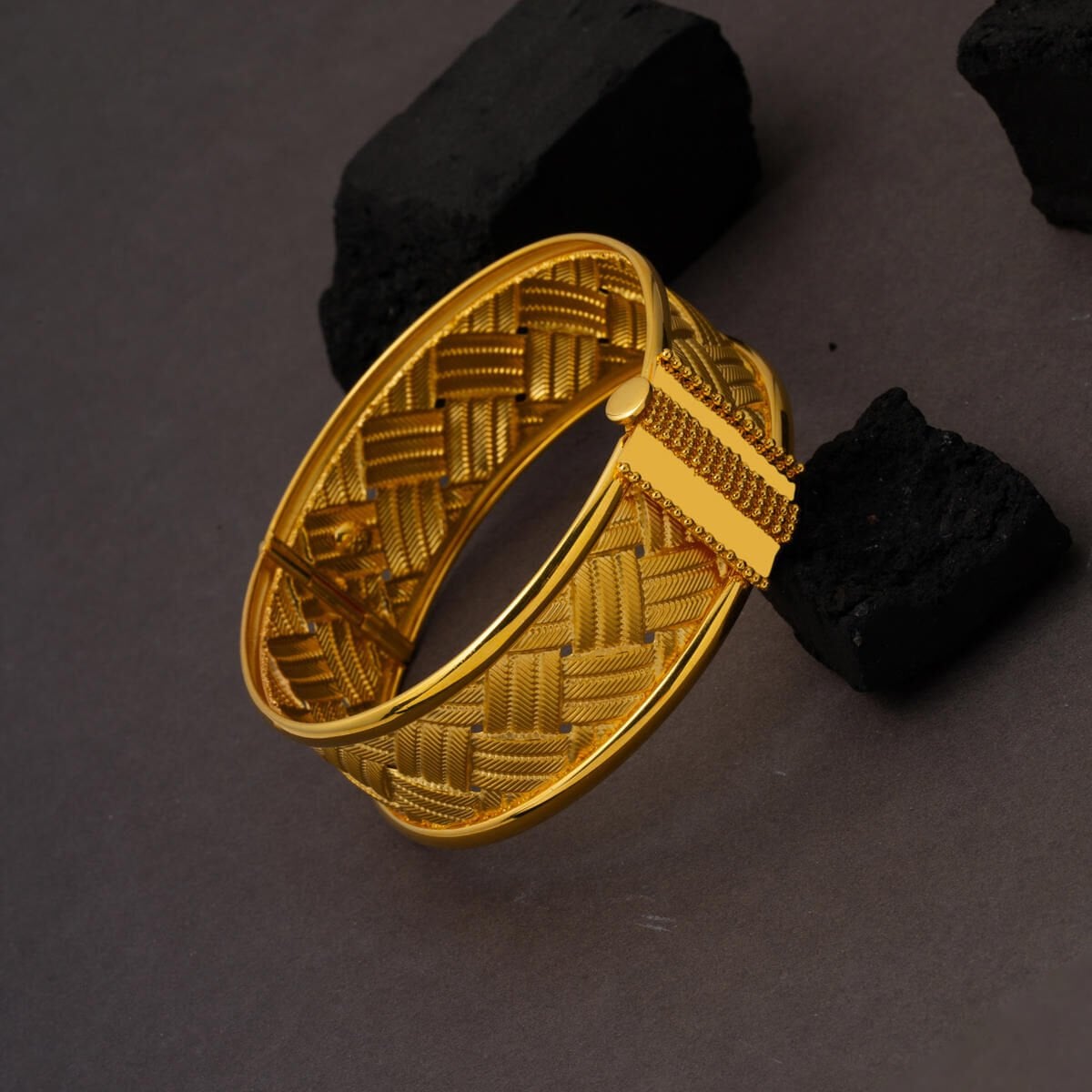 22K Yellow Gold Mesh Braided Hinged Cuff Bangle