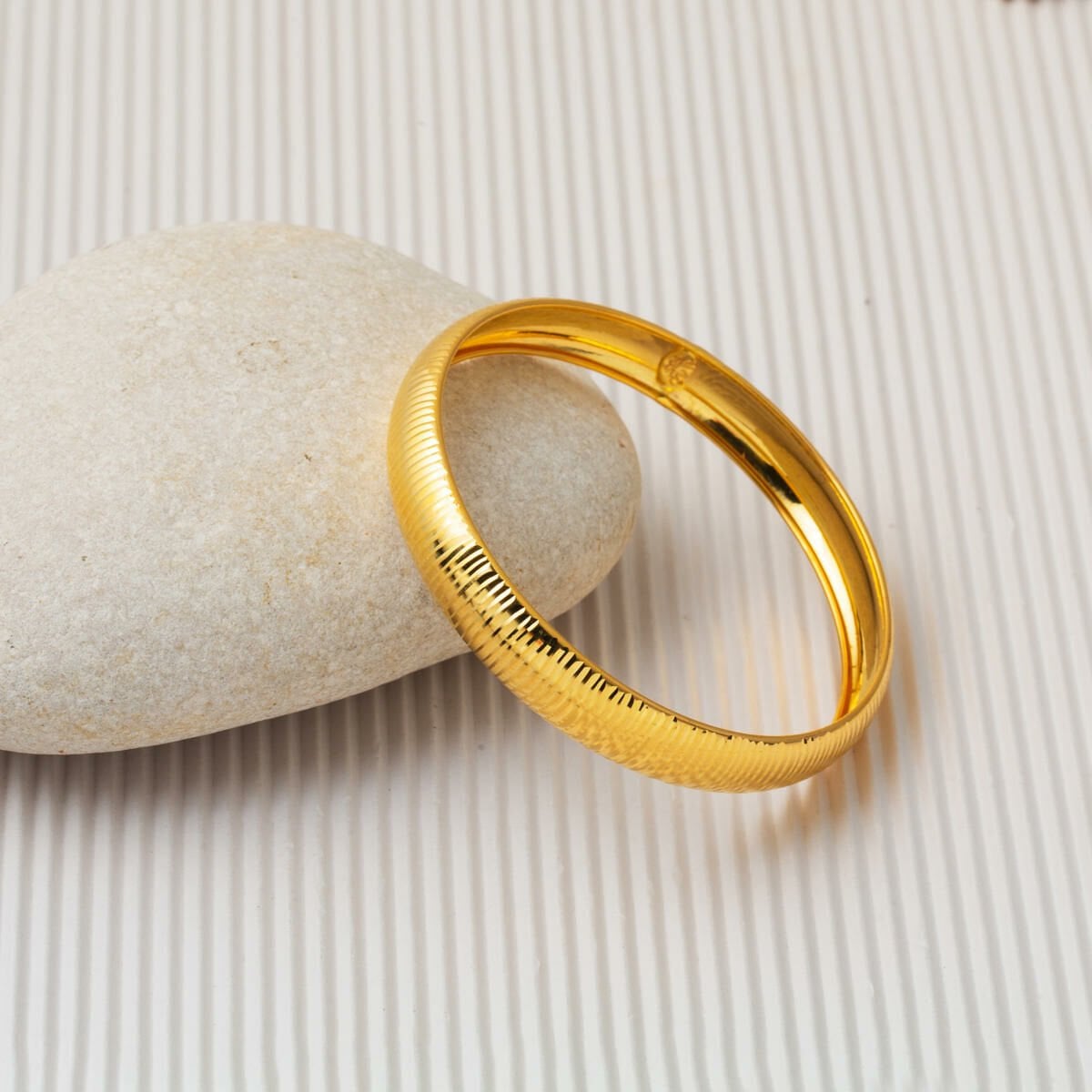 14K Yellow Gold Gift Bangle (6.5 g)