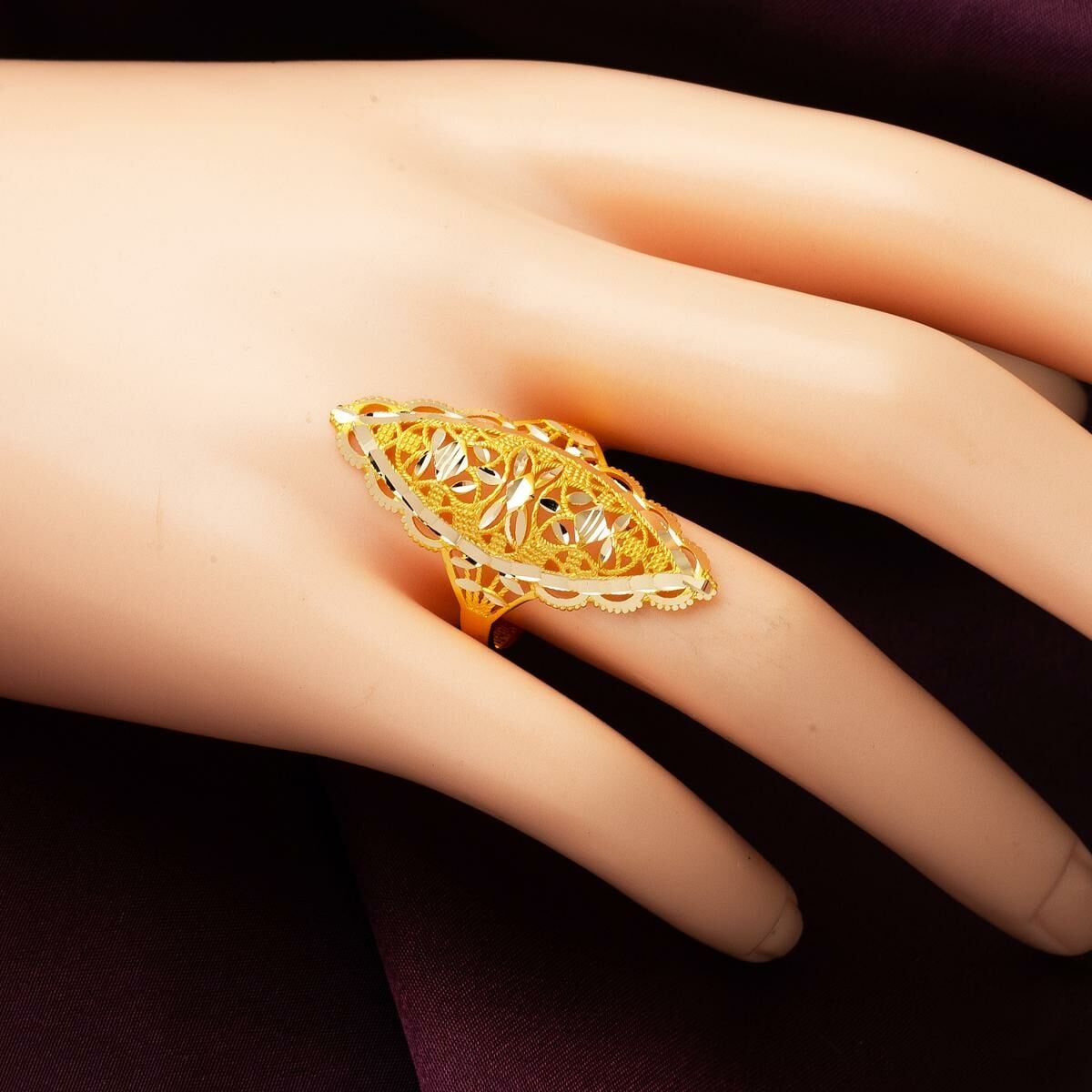 14K Yellow Gold Indian Style Ring (2.95 g)