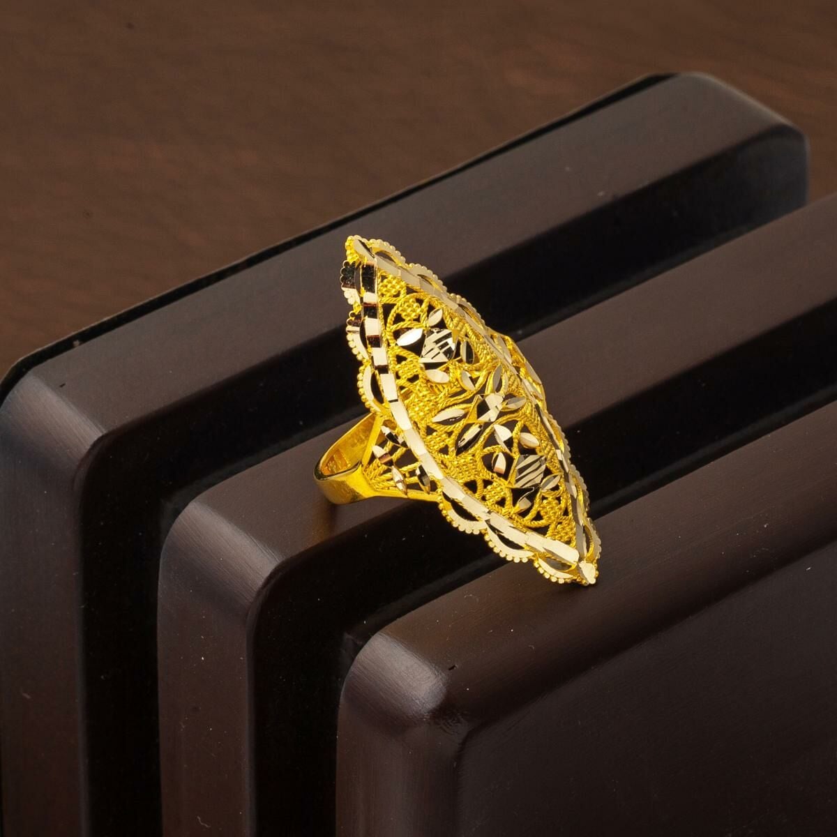 14K Yellow Gold Indian Style Ring (2.95 g)