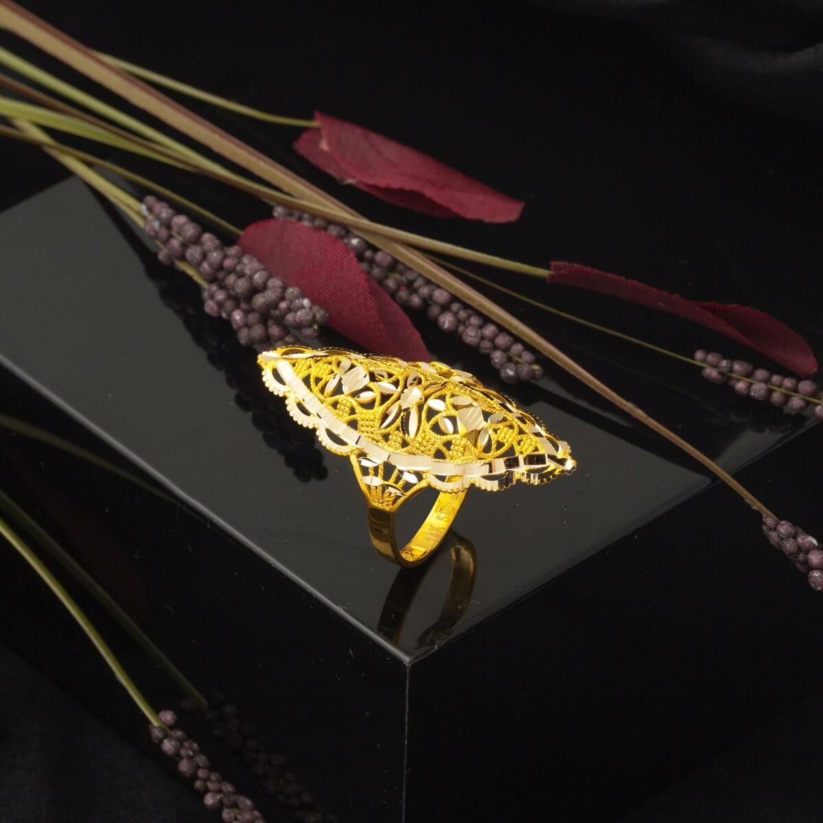 14K Yellow Gold Indian Style Ring (2.95 g)