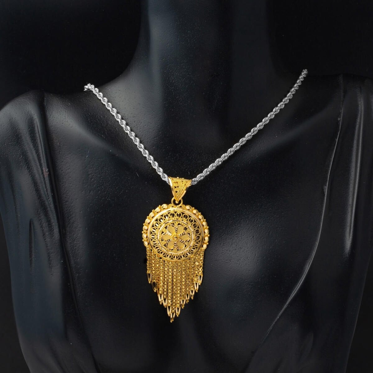 22K Yellow Gold Indian Style Pendant (11.64 g)