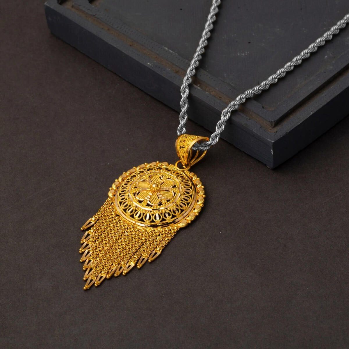 22K Yellow Gold Indian Style Pendant (11.64 g)