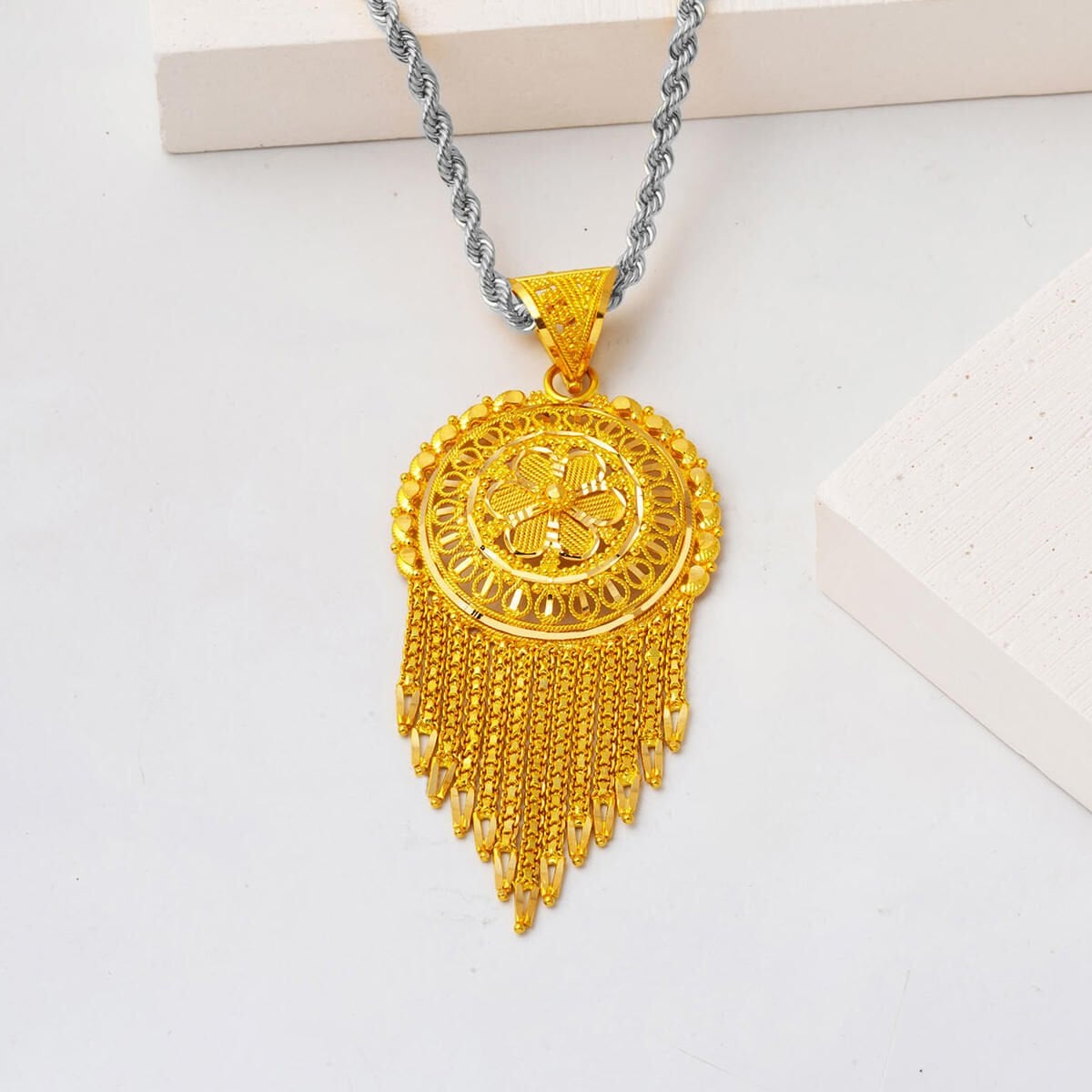 22K Yellow Gold Indian Style Pendant (11.64 g)