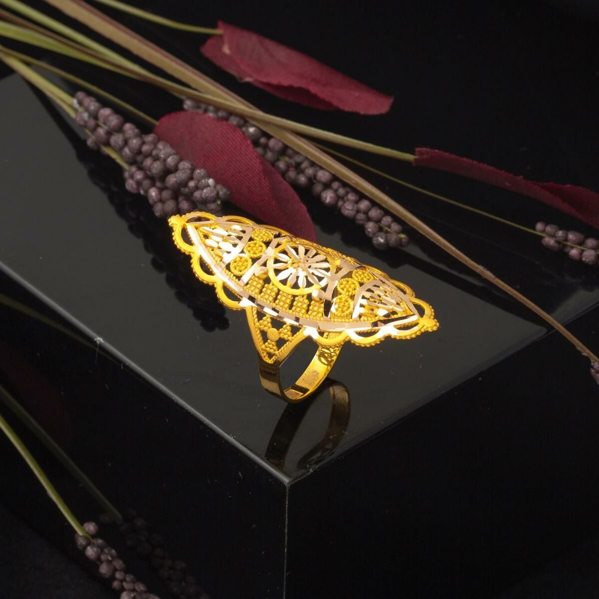 14K Yellow Gold Indian Style Motif Ring
