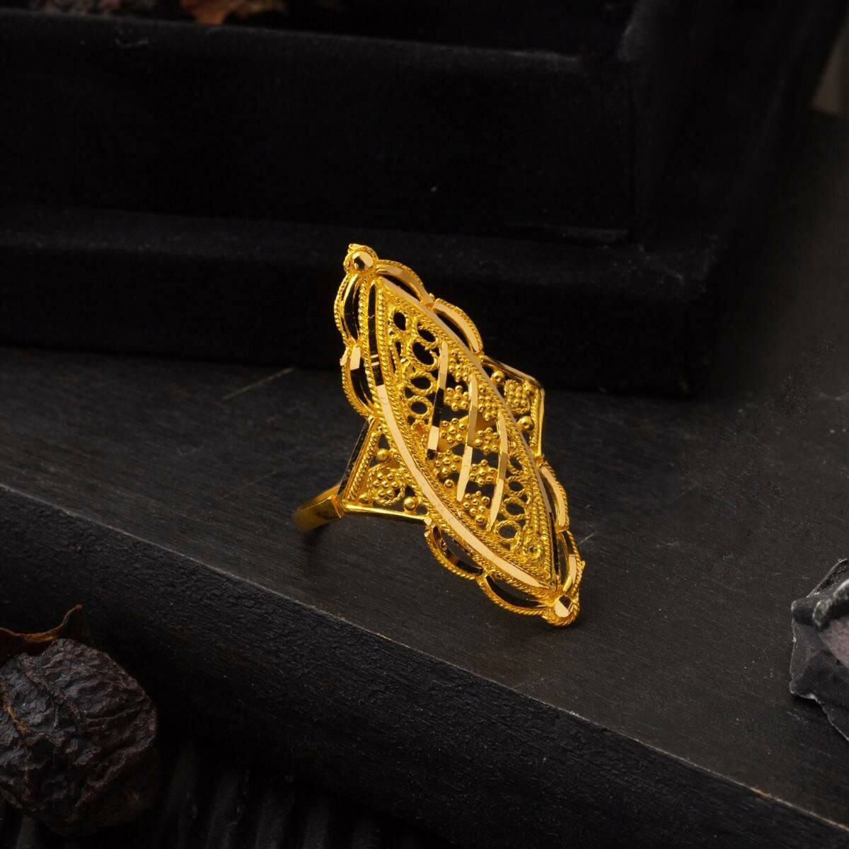 22K Yellow Gold Indian Style Ring (3.71 g)