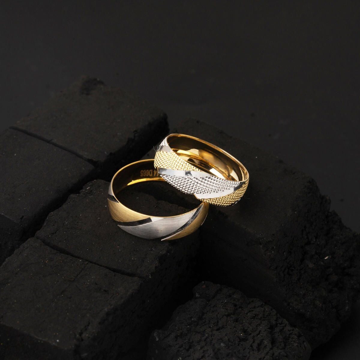 14K Yellow Gold Two-Tone Men's Wedding Band (2 g)