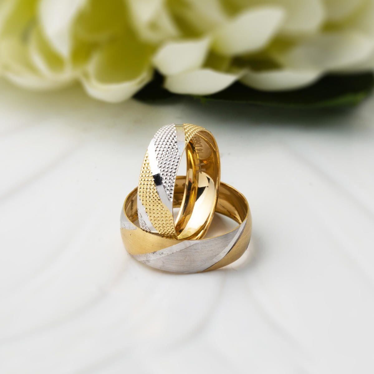 14K Yellow Gold Two-Tone Men's Wedding Band (2 g)