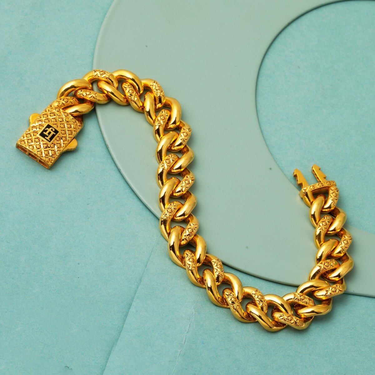 22K Yellow Gold Sparkling Curb Enamel Bracelet