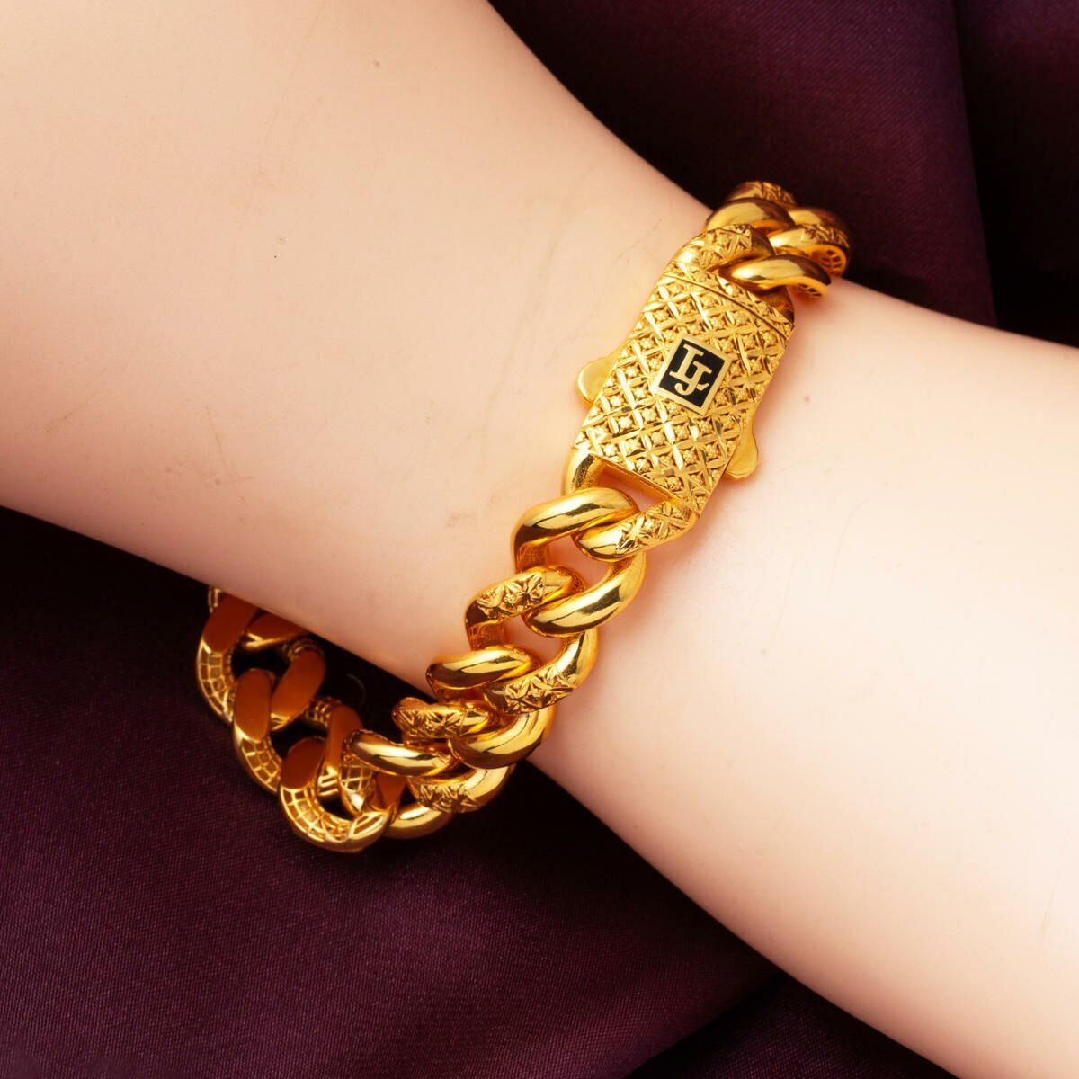 22K Yellow Gold Sparkling Curb Enamel Bracelet