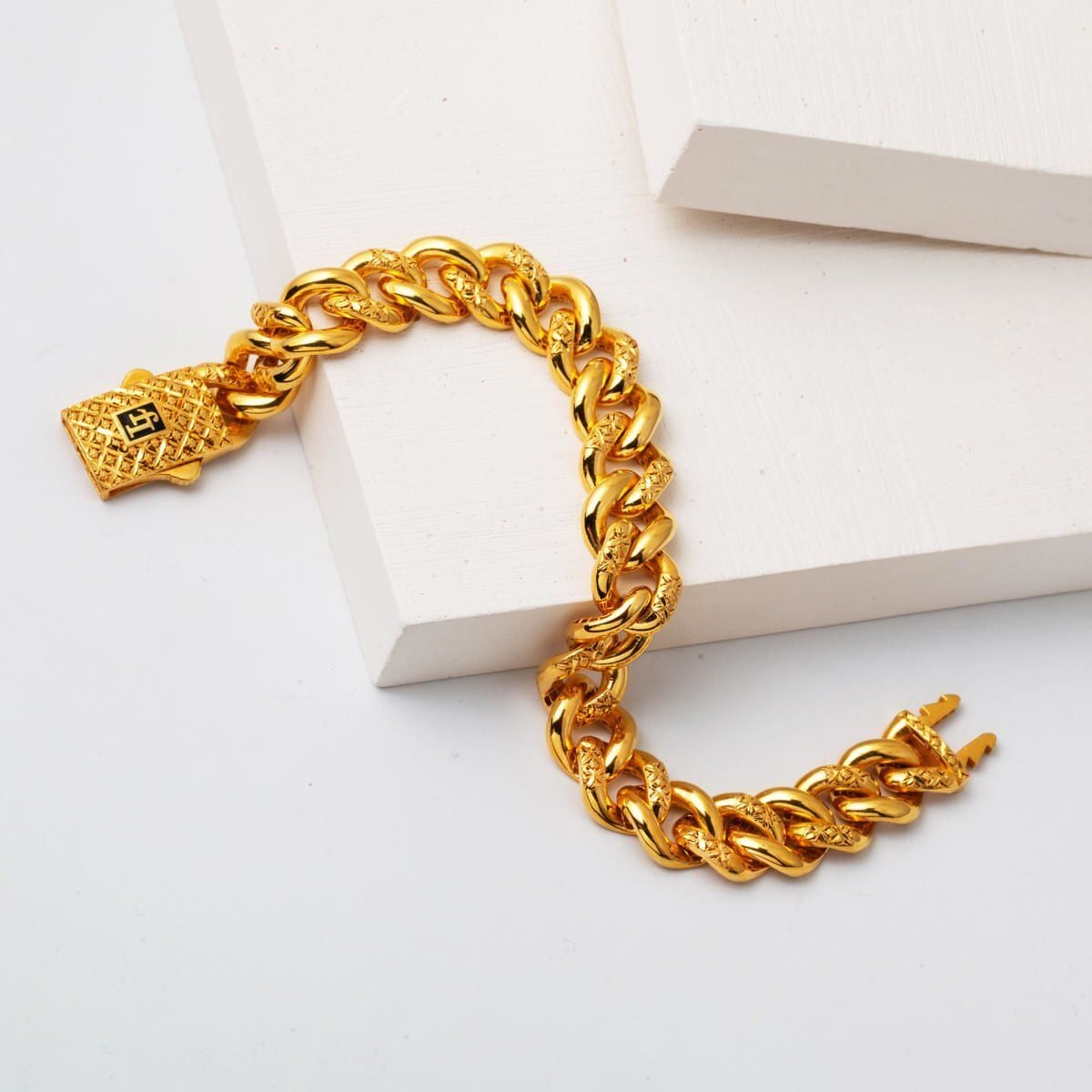 22K Yellow Gold Sparkling Curb Enamel Bracelet