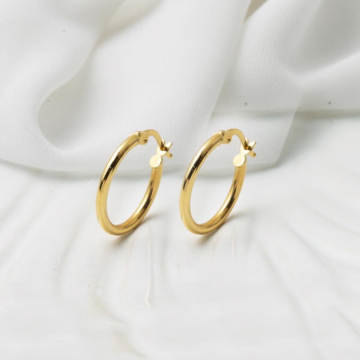 14K Yellow Gold Italian Hoop Earrings (1.35 g)
