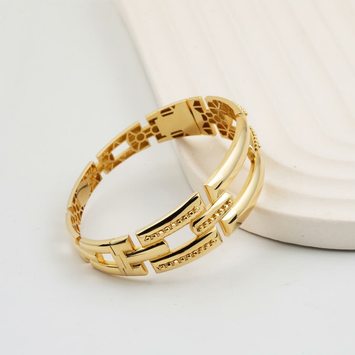 14K Gold Ribbed Bangle