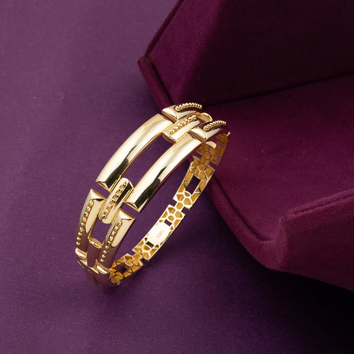 14K Gold Ribbed Bangle