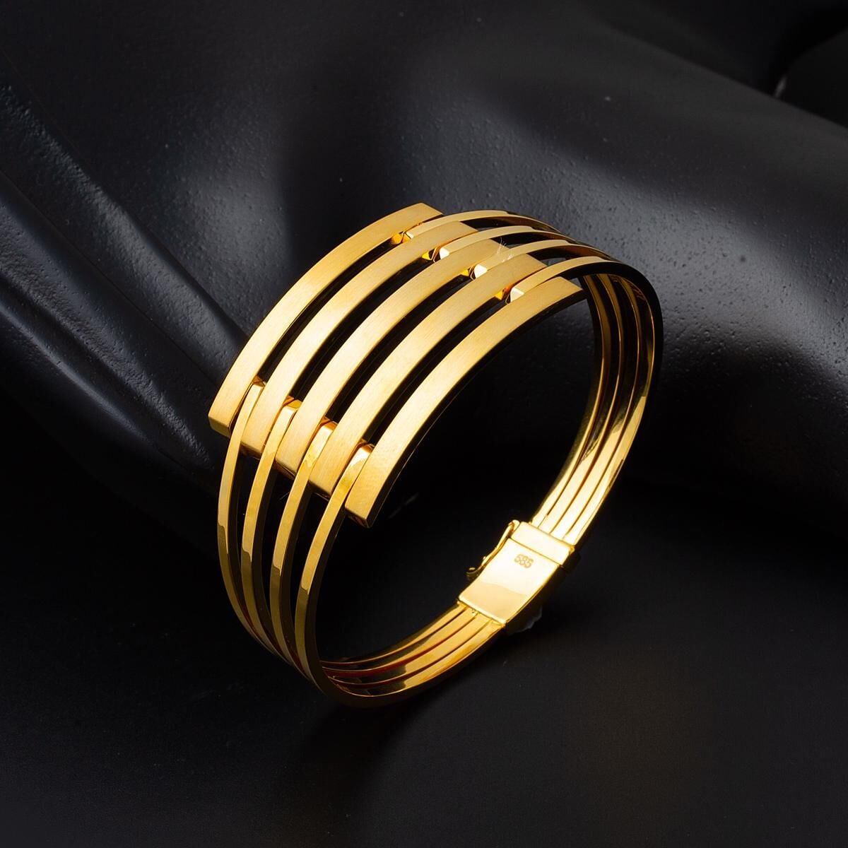 14K Yellow Gold Ribbed Hinged Cuff Bangle (17.2 g)
