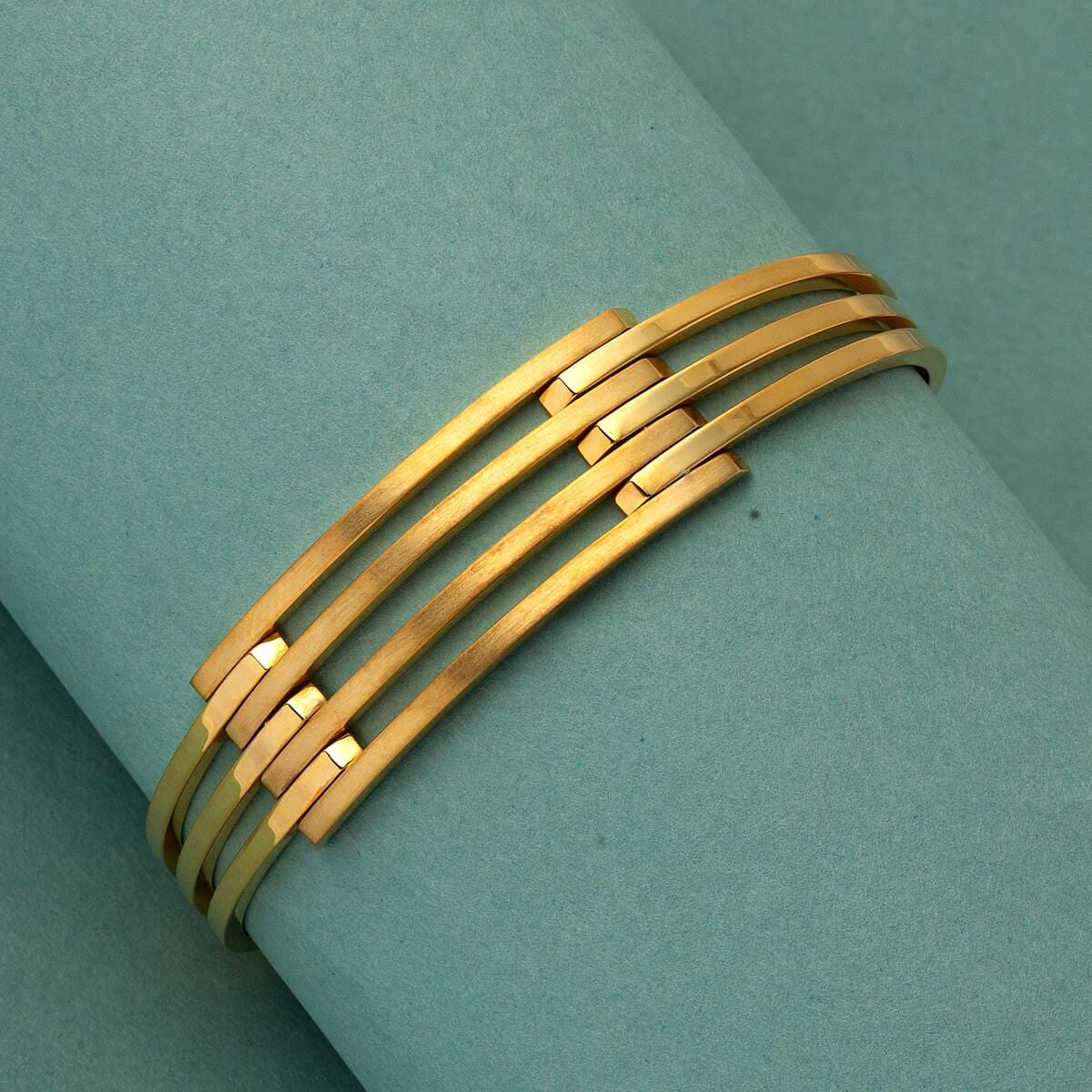 14K Yellow Gold Ribbed Hinged Cuff Bangle (13.45 g)