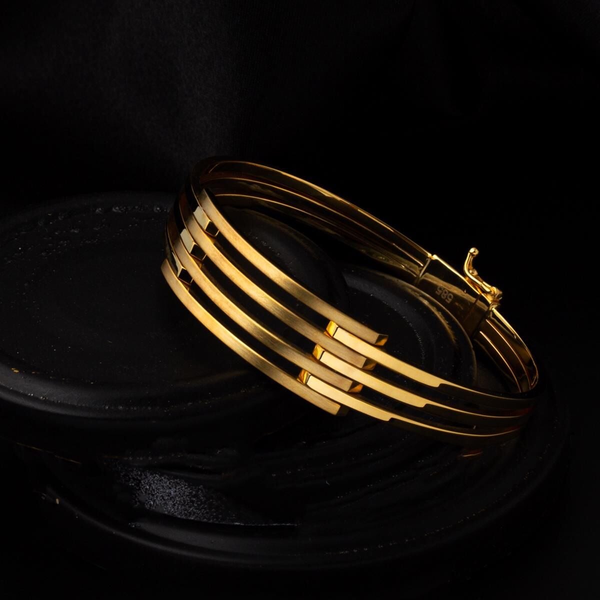 14K Yellow Gold Ribbed Hinged Cuff Bangle (13.45 g)