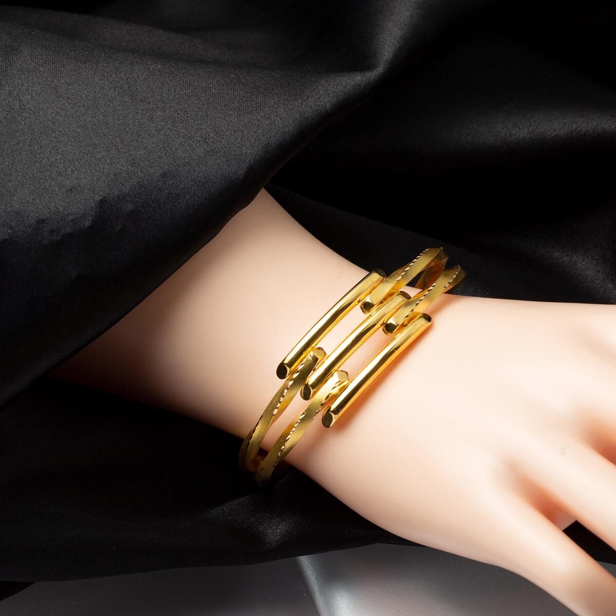 22K Yellow Gold Ribbed Hinged Cuff Bangle (20.91 g)