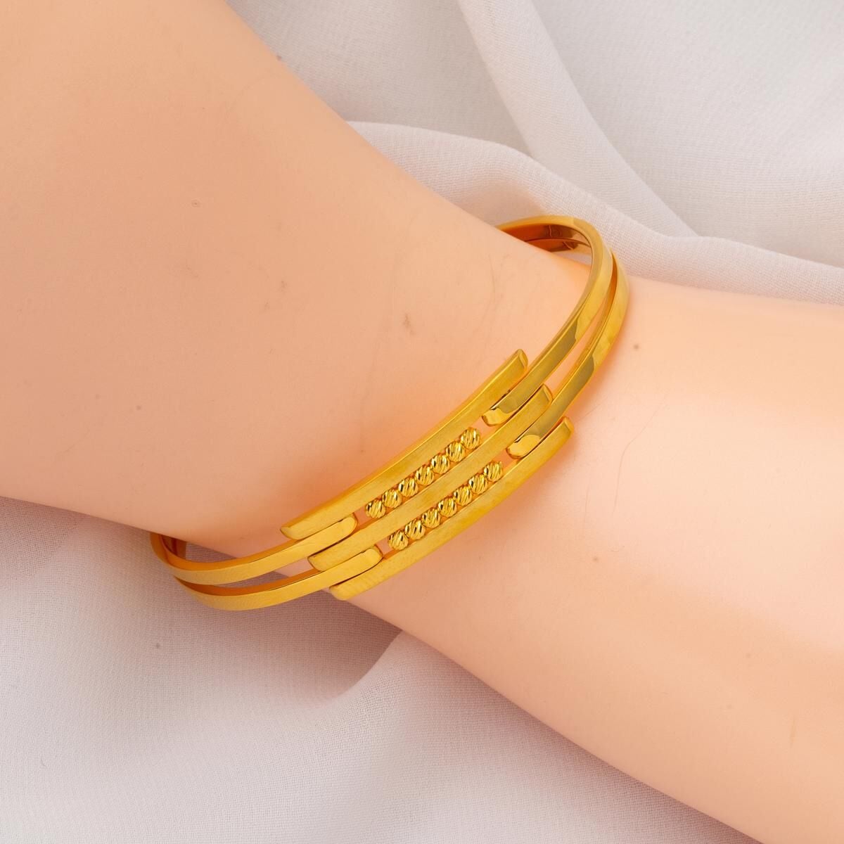 14K Yellow Gold Ribbed Hinged Cuff Bangle (9.09 g)