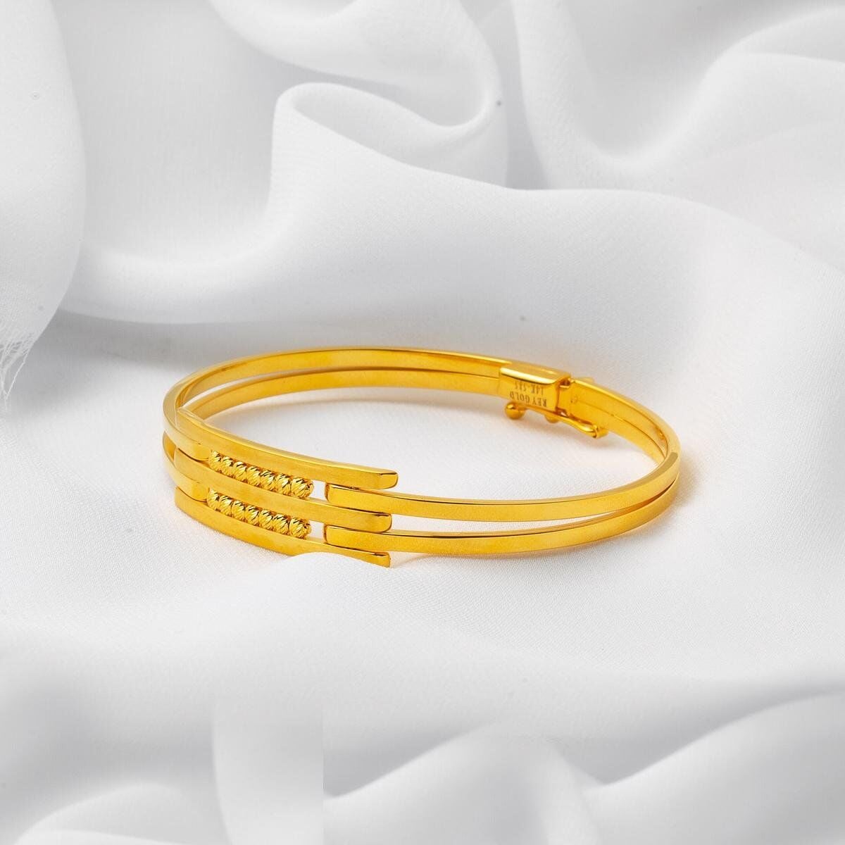 14K Yellow Gold Ribbed Hinged Cuff Bangle (9.09 g)