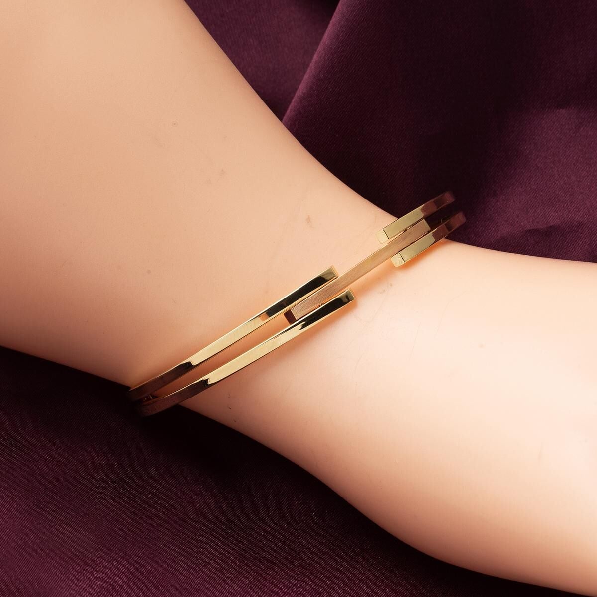 14K Yellow Gold Ribbed Hinged Cuff Bangle (5.13 g)