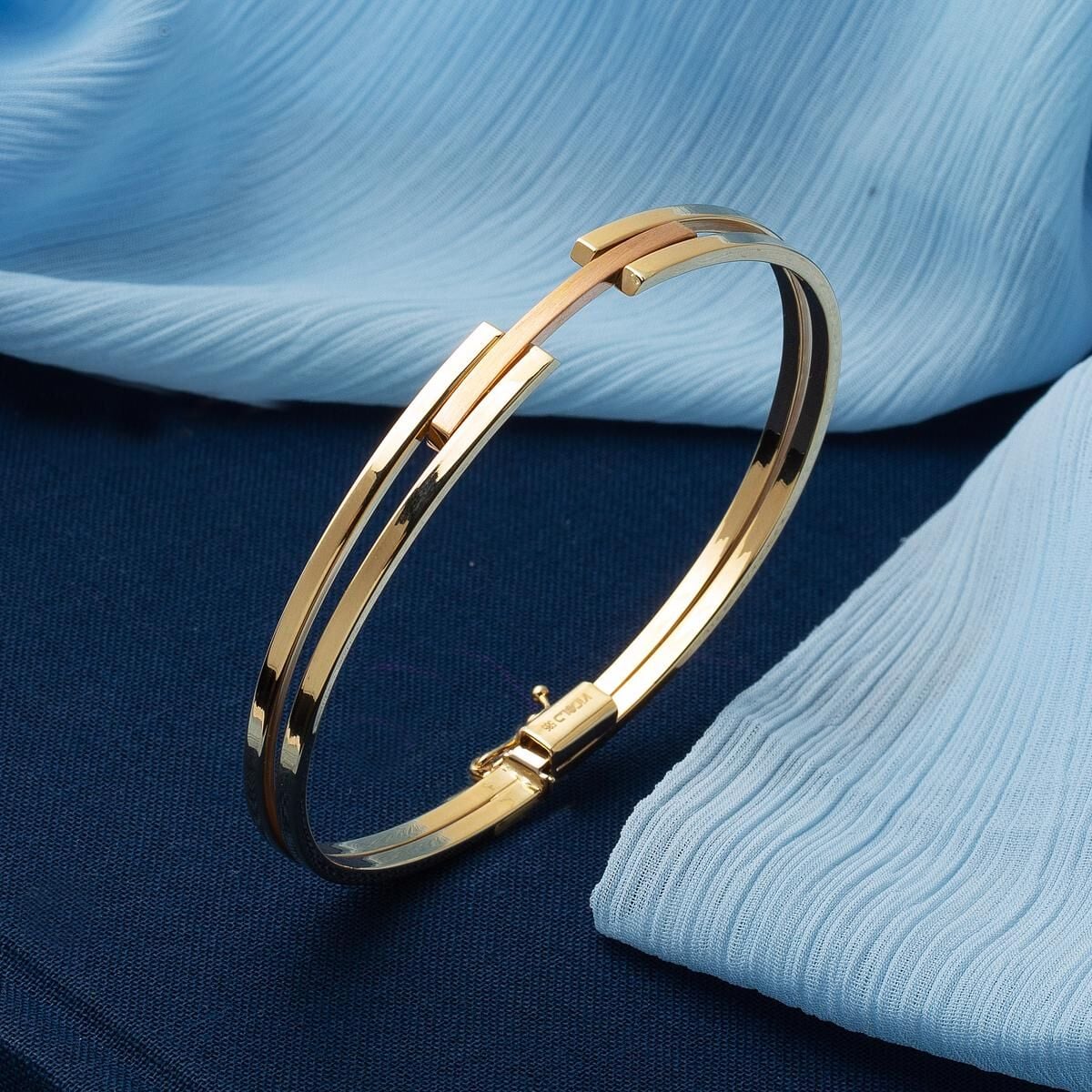 14K Yellow Gold Ribbed Hinged Cuff Bangle (5.13 g)