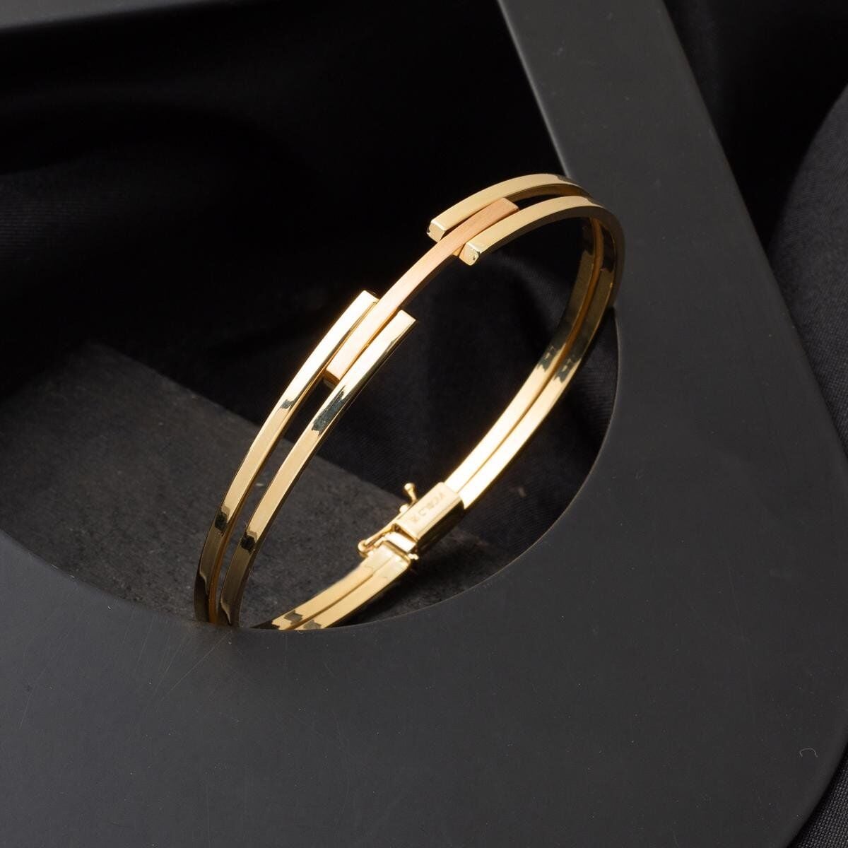 14K Yellow Gold Ribbed Hinged Cuff Bangle (5.13 g)