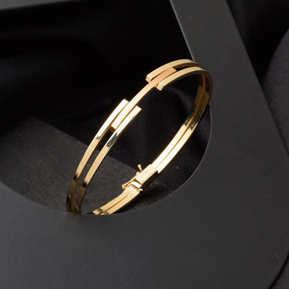 14K Yellow Gold Ribbed Hinged Cuff Bangle (5.13 g)