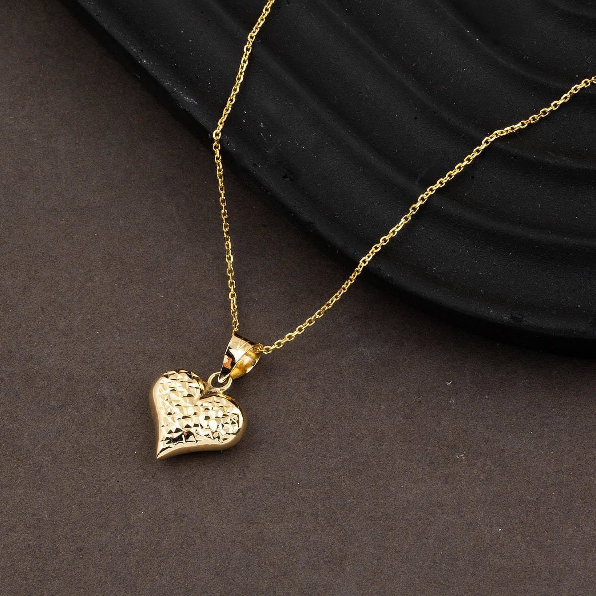 14K Yellow Gold Engraved Patterned Heart Necklace