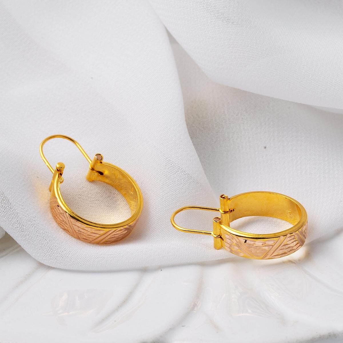 14K Yellow Gold Hand Engraved Aleppo Weave Earrings (2.5 g)